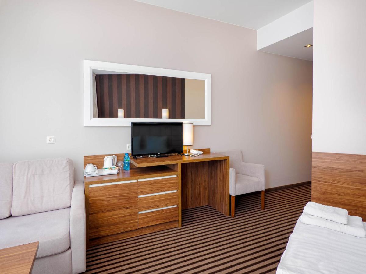 Hotel White Krynica Morska Buitenkant foto